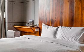 Check Inn Express Taichung Fengchia