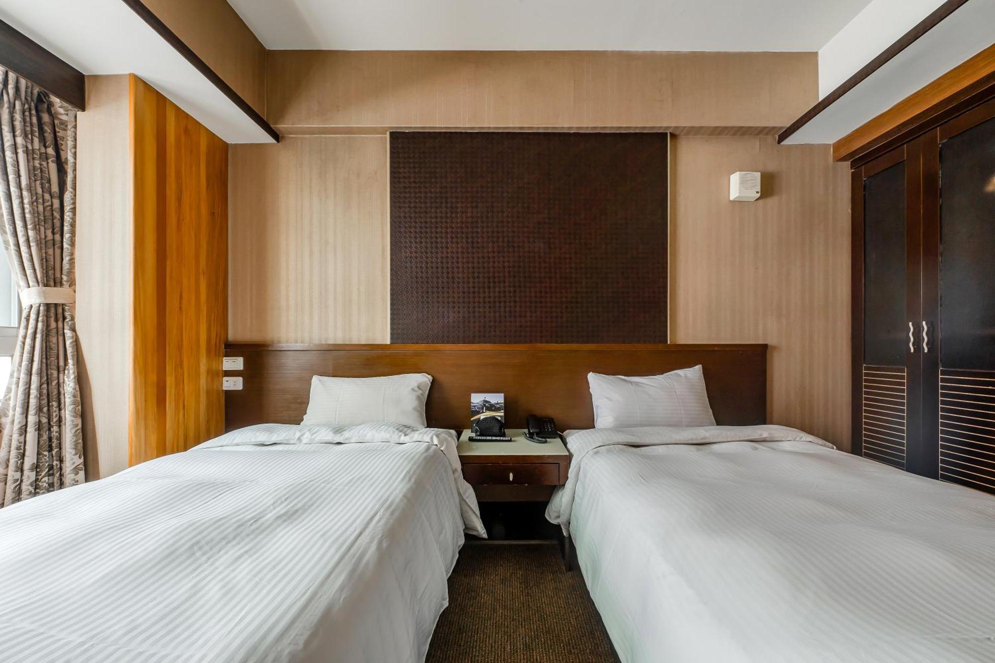 Check Inn Express Taichung Fengchia Exterior photo