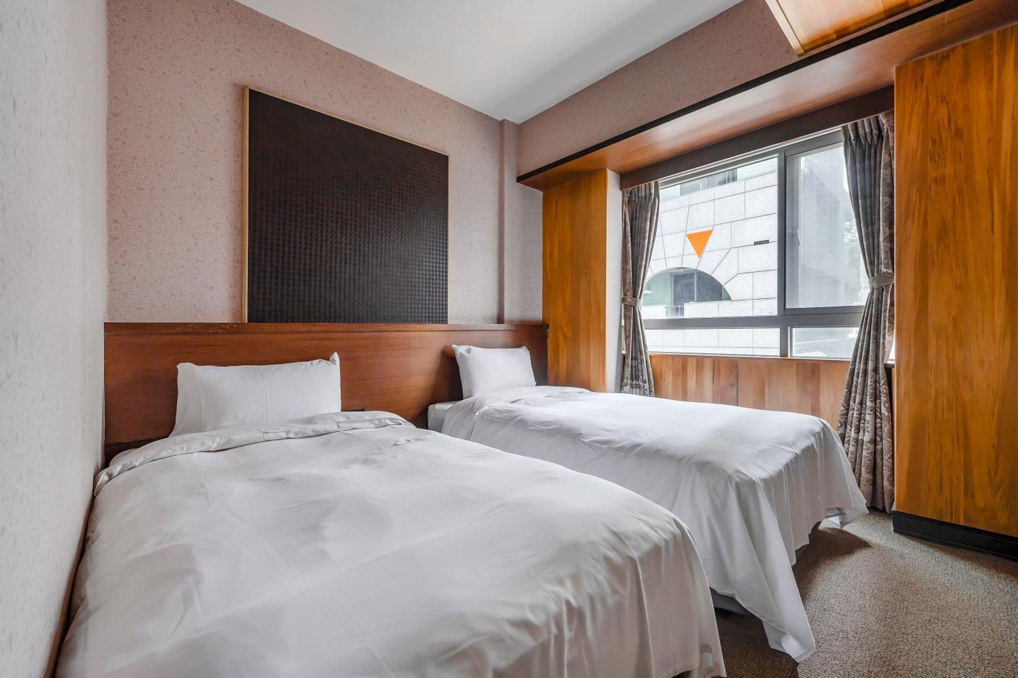 Check Inn Express Taichung Fengchia Exterior photo