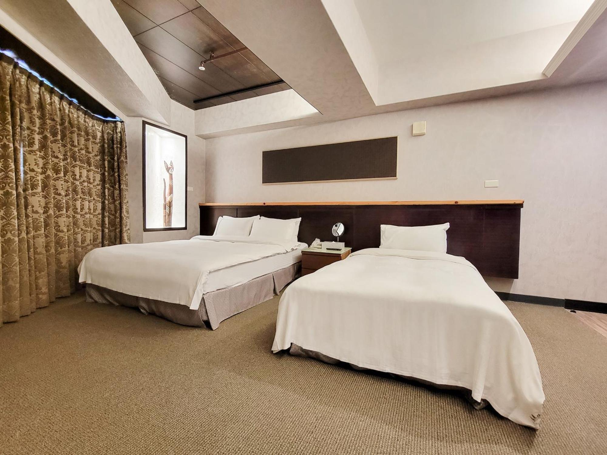 Check Inn Express Taichung Fengchia Exterior photo